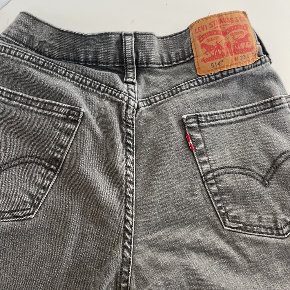 Levi’s 514 Gray Straight Jeans size 29 x 30